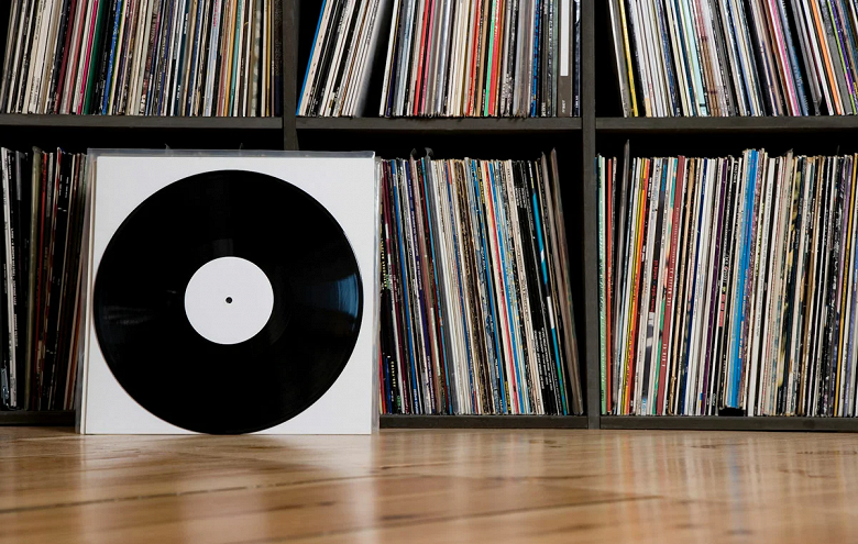 Тёплые ламповые Pink Floyd, The Beatles, Queen и Scorpions: в России взлетели продажи пластинок, виниловых проигрывателей и кассетников - 1 Тёплые ламповые Pink Floyd, The Beatles, Queen и Scorpions: в России взлетели продажи пластинок, виниловых проигрывателей и кассетников