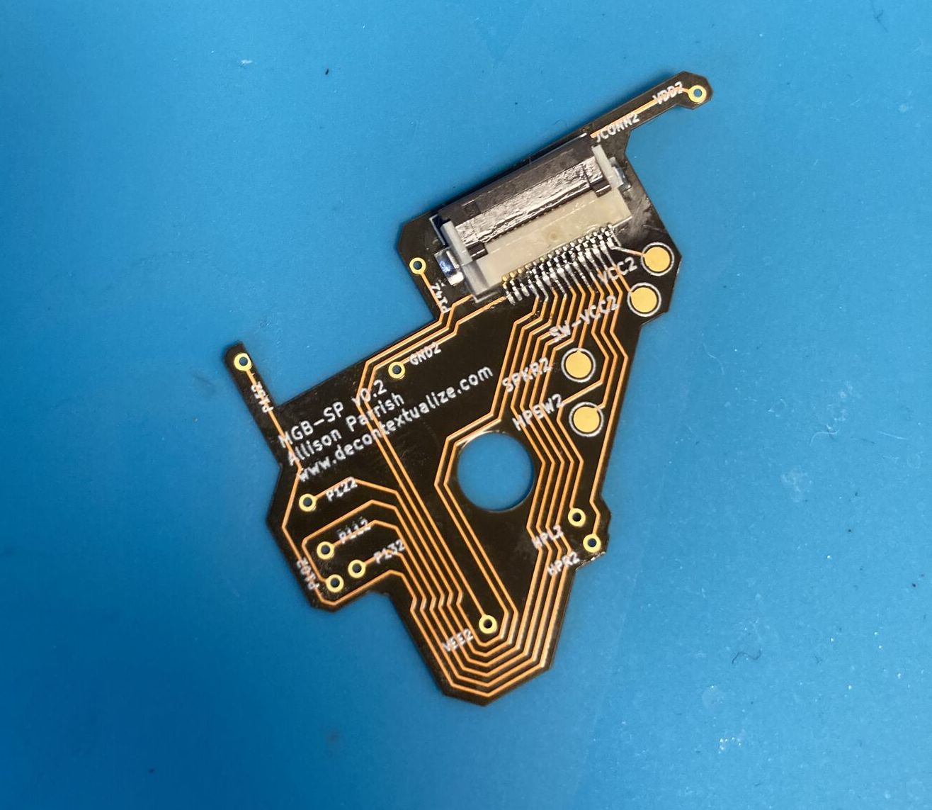 Энтузиастка модифицировала дизайн Game Boy Pocket, добавив в него шарниры - 14 Энтузиастка модифицировала дизайн Game Boy Pocket, добавив в него шарниры - 14