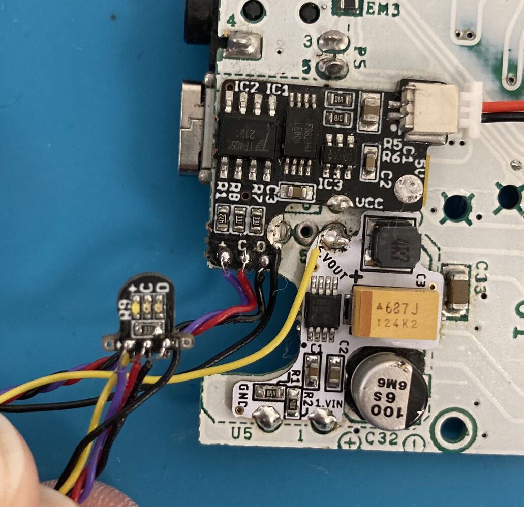 Энтузиастка модифицировала дизайн Game Boy Pocket, добавив в него шарниры - 19 Энтузиастка модифицировала дизайн Game Boy Pocket, добавив в него шарниры - 19