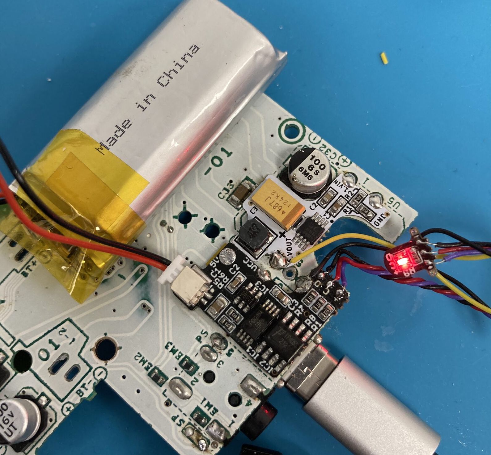 Энтузиастка модифицировала дизайн Game Boy Pocket, добавив в него шарниры - 20 Энтузиастка модифицировала дизайн Game Boy Pocket, добавив в него шарниры - 20