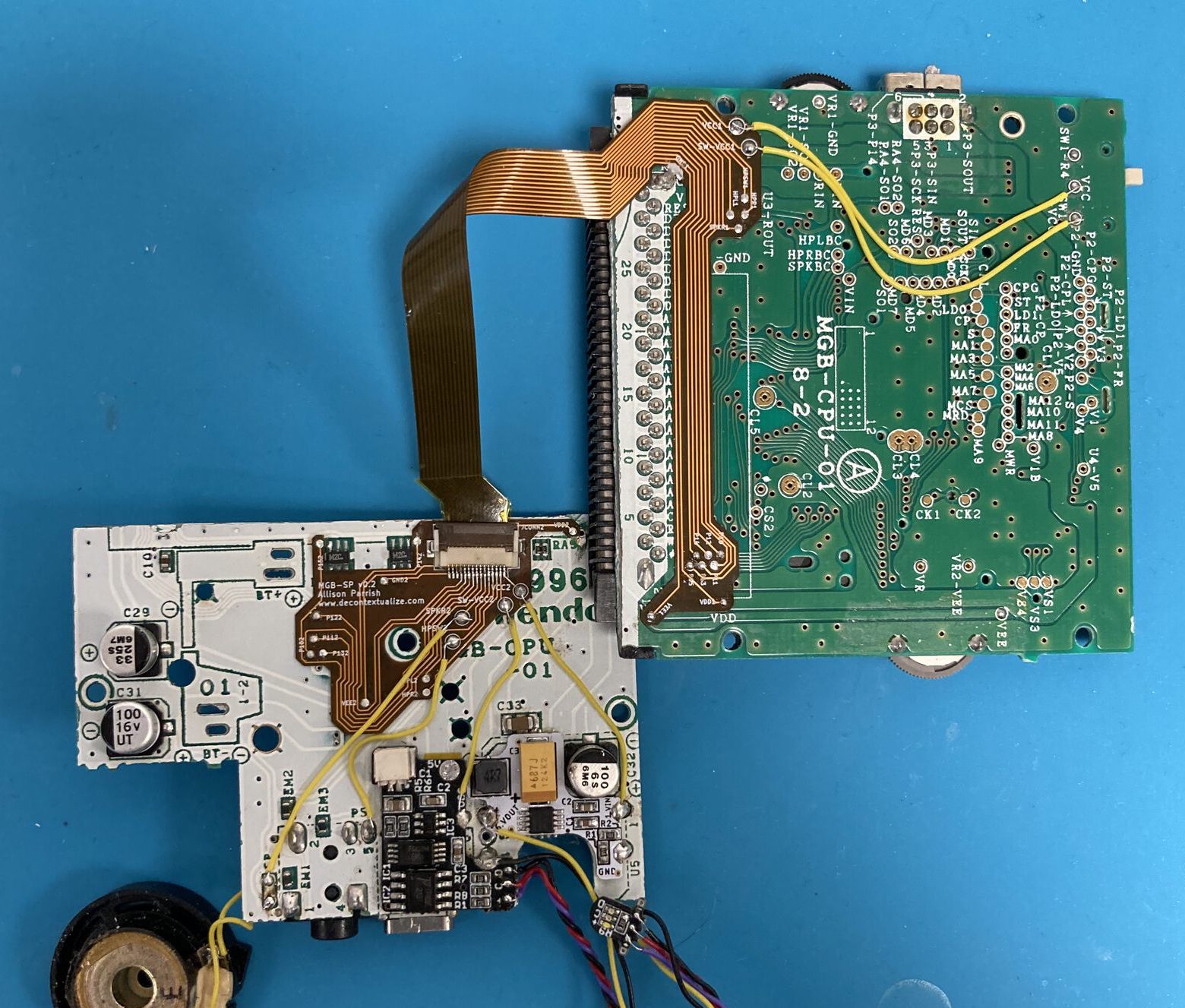 Энтузиастка модифицировала дизайн Game Boy Pocket, добавив в него шарниры - 22 Энтузиастка модифицировала дизайн Game Boy Pocket, добавив в него шарниры - 22