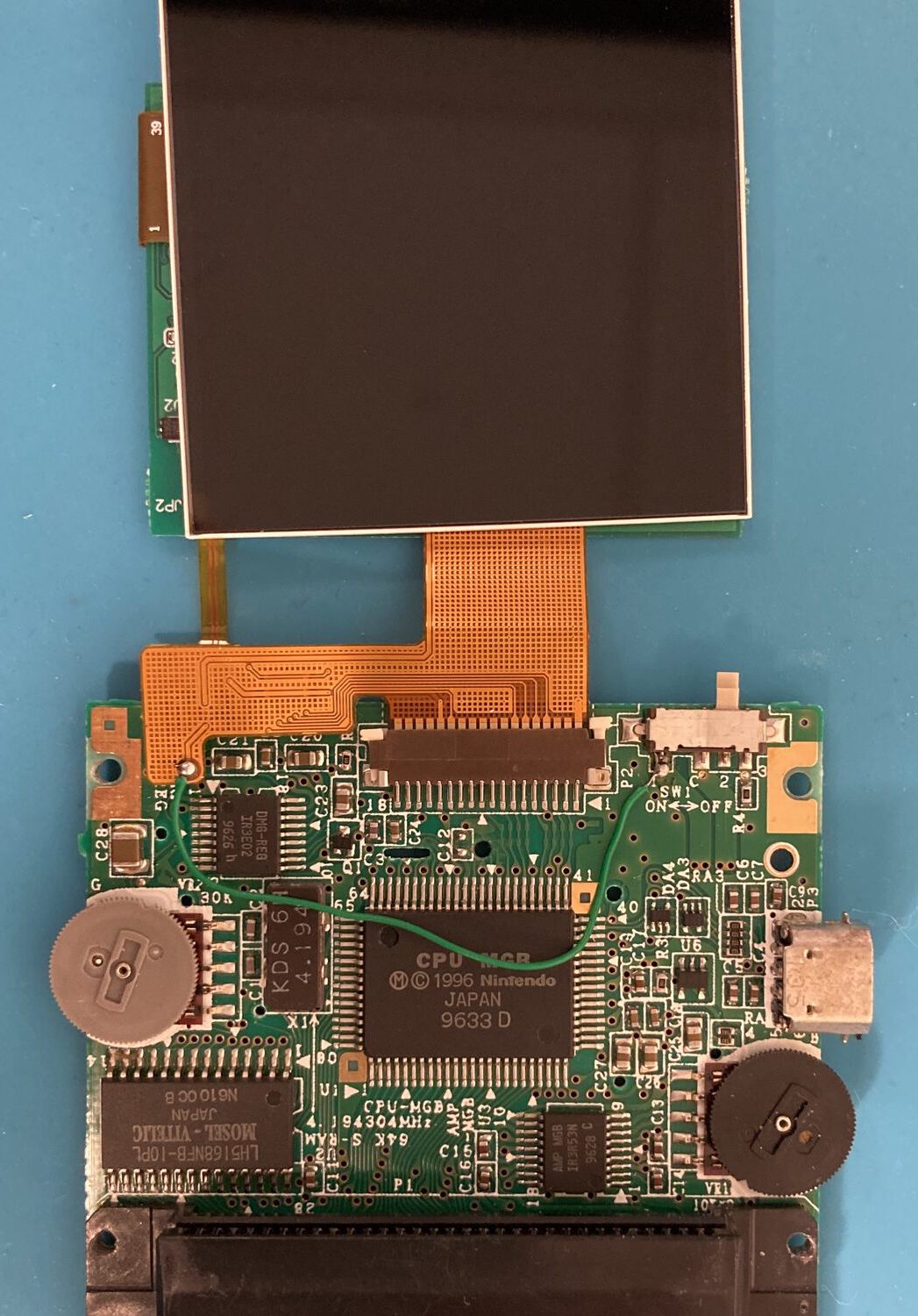 Энтузиастка модифицировала дизайн Game Boy Pocket, добавив в него шарниры - 23 Энтузиастка модифицировала дизайн Game Boy Pocket, добавив в него шарниры - 23