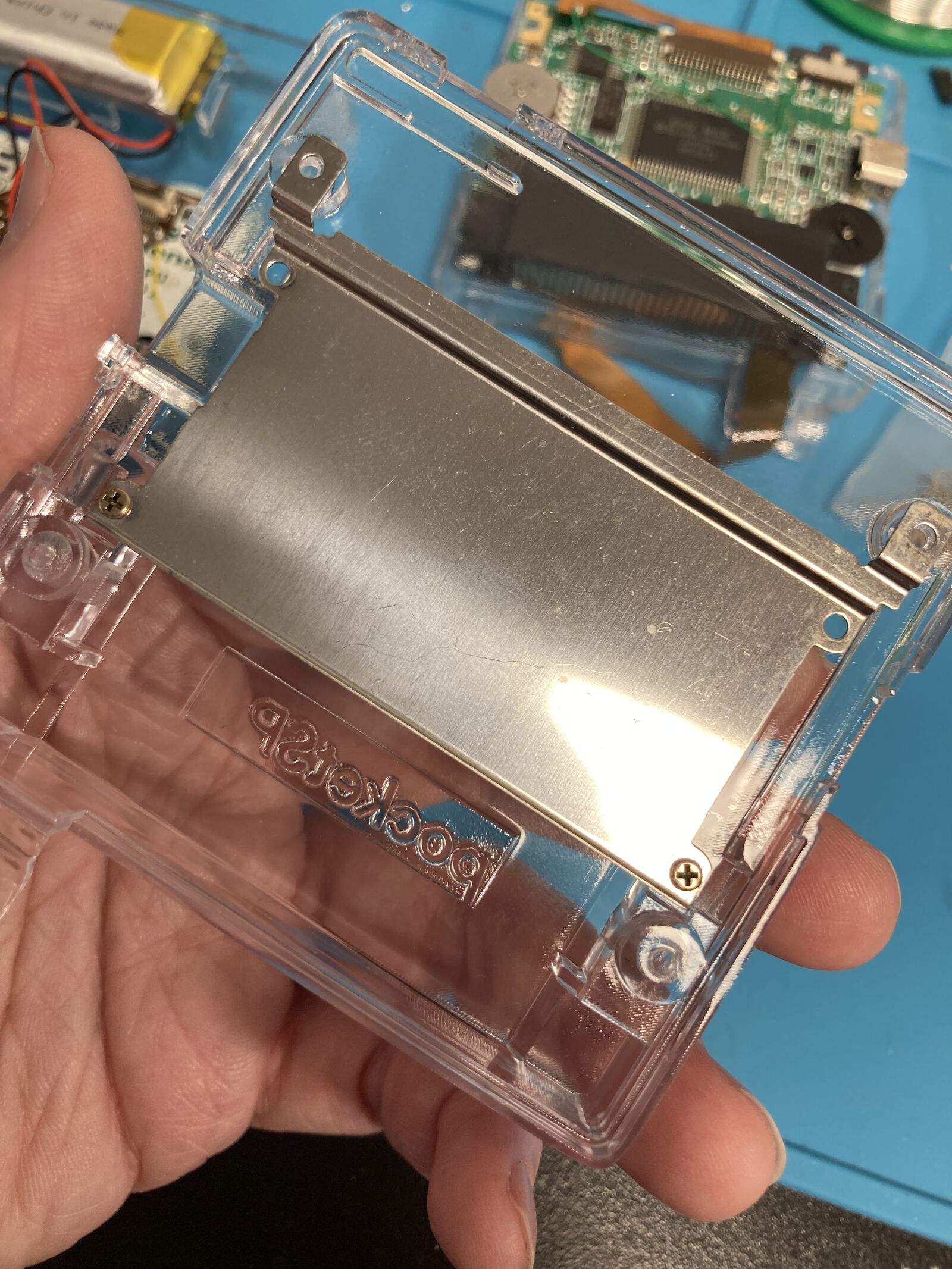 Энтузиастка модифицировала дизайн Game Boy Pocket, добавив в него шарниры - 25 Энтузиастка модифицировала дизайн Game Boy Pocket, добавив в него шарниры - 25