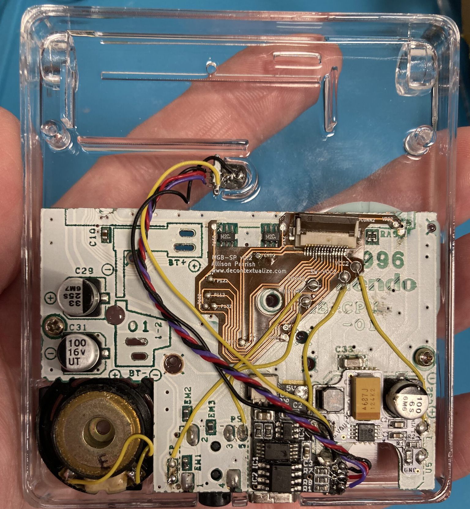 Энтузиастка модифицировала дизайн Game Boy Pocket, добавив в него шарниры - 28 Энтузиастка модифицировала дизайн Game Boy Pocket, добавив в него шарниры - 28