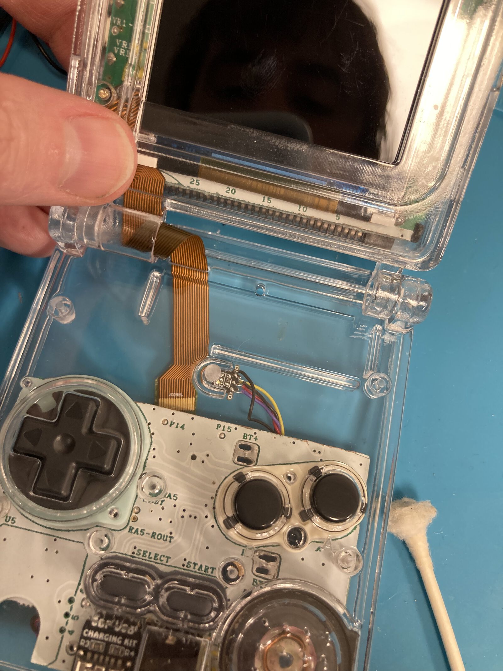 Энтузиастка модифицировала дизайн Game Boy Pocket, добавив в него шарниры - 29