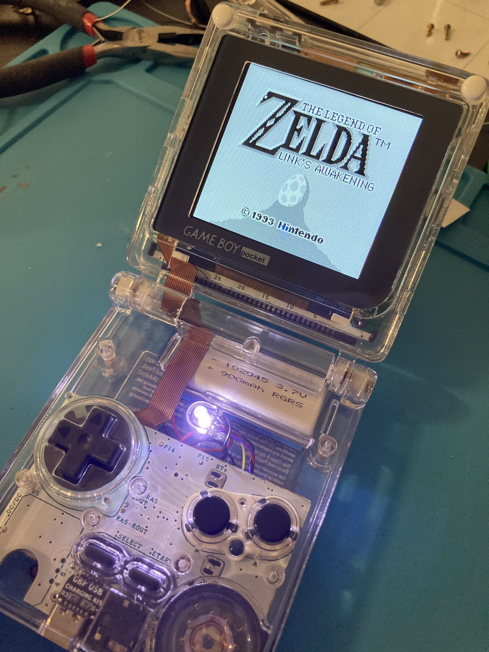 Энтузиастка модифицировала дизайн Game Boy Pocket, добавив в него шарниры - 33 Энтузиастка модифицировала дизайн Game Boy Pocket, добавив в него шарниры - 33