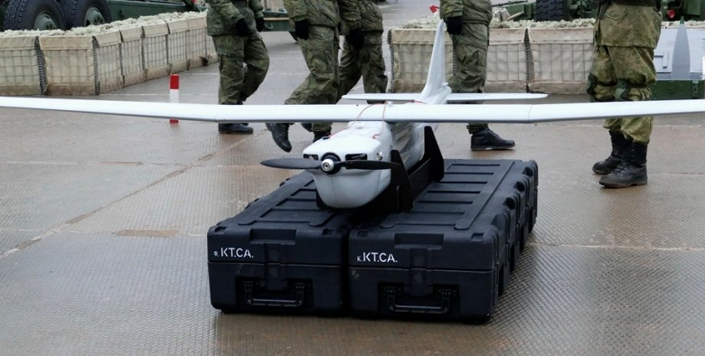 Владимир Путин заявил, что промышленность работает над обеспечением всех подразделений дронами