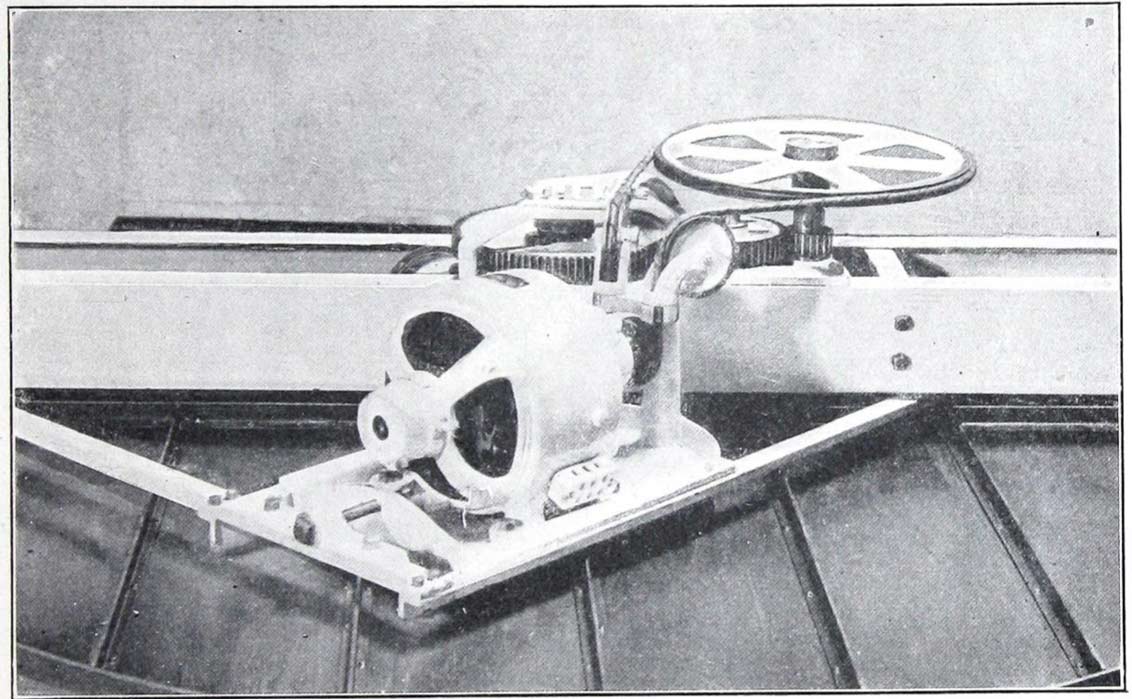 Электродвигатель, который Ван Каннел предлагал установить в револьверную дверь