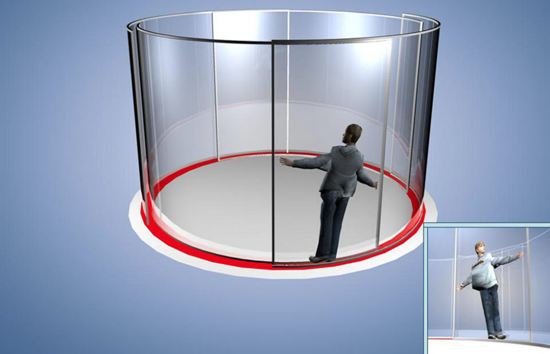 На изображении показано как ребенок оказался затянутым в узкий 40-миллиметровый зазор между вращающейся дверью и неподвижным внешним элементом