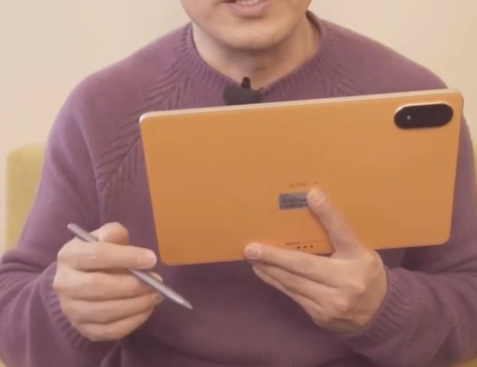 Планшет, на котором удобно смотреть футбол. Китайский спортивный комментатор показал Honor Tablet V8 Pro - 1 Планшет, на котором удобно смотреть футбол. Китайский спортивный комментатор показал Honor Tablet V8 Pro