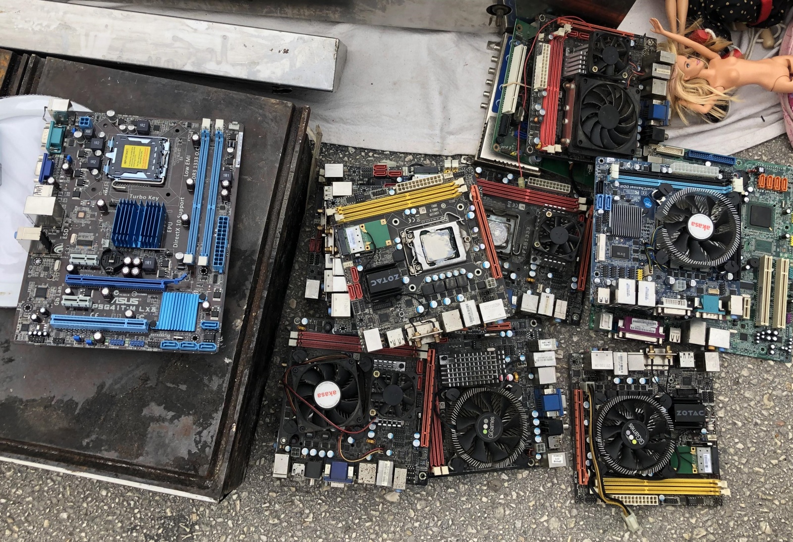 Осциллограф, огромные колонки, HDD на 3 ТБ и XBox One: постпраздничная испанская барахолка - 31