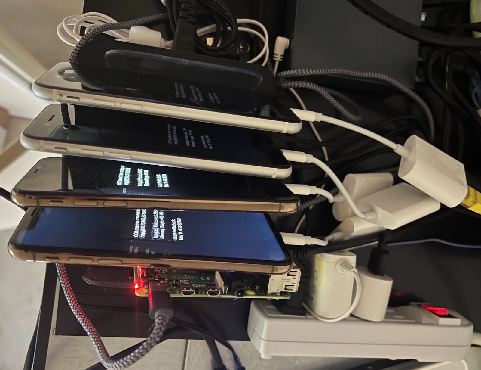 Не волнуйтесь, есть вентилятор, который их охлаждает. Не волнуйтесь, есть вентилятор, который их охлаждает.