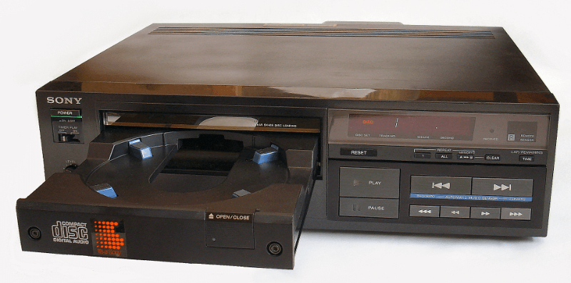 Модель CP-101 — первый в мире CD проигрыватель