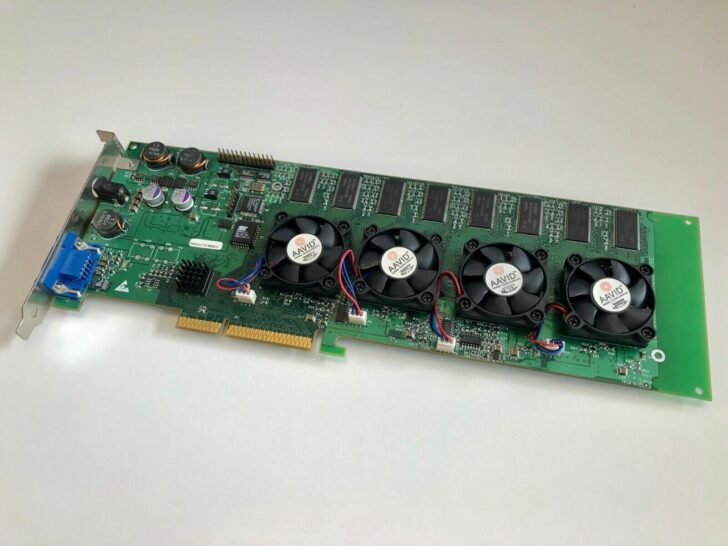 Старая, но очень дорогая: редкую инженерную версию видеокарты 3dfx Voodoo 5 6000 с четырьмя GPU готовы купить за 10 000 долларов