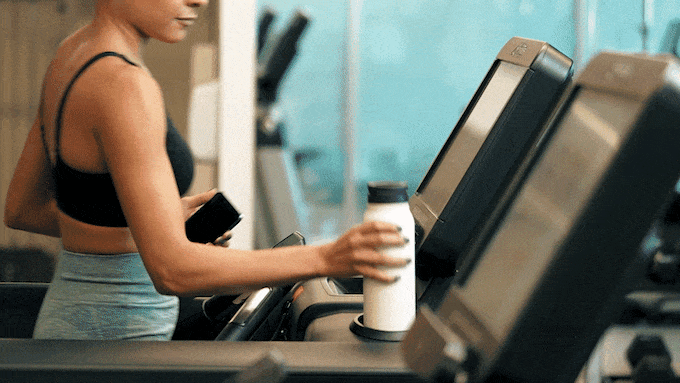 Самая функциональная бутылка Ringo одновременно служит и подставкой для телефона - 2 Самая функциональная бутылка Ringo одновременно служит и подставкой для телефона