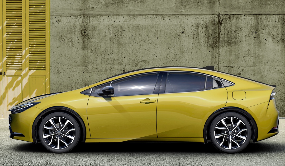 Абсолютно новый Toyota Prius 2023 (пятое поколение). Так ли экологичны гибриды и электромобили? - 7