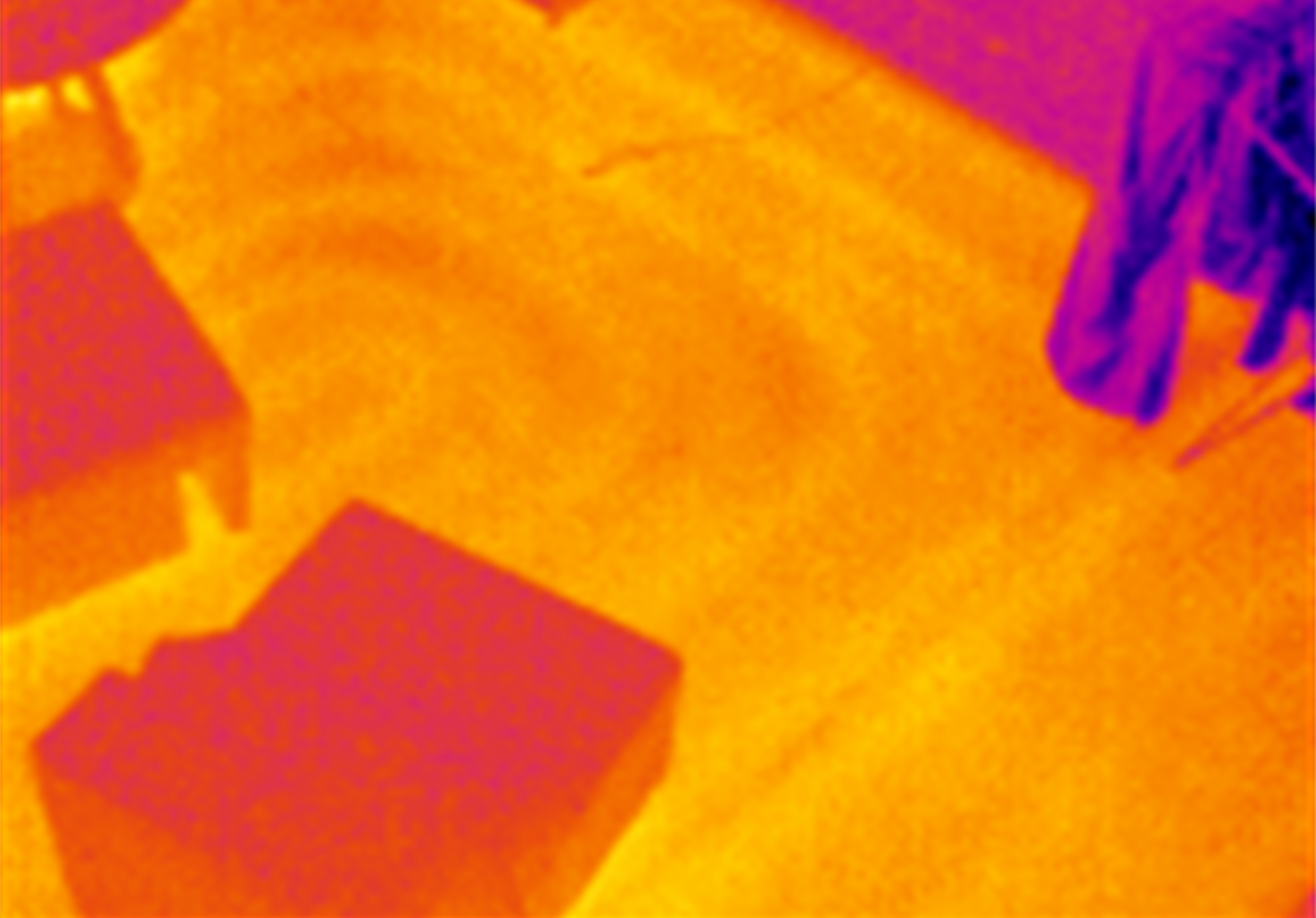 Термограмма гостиной, вид на теплый пол
