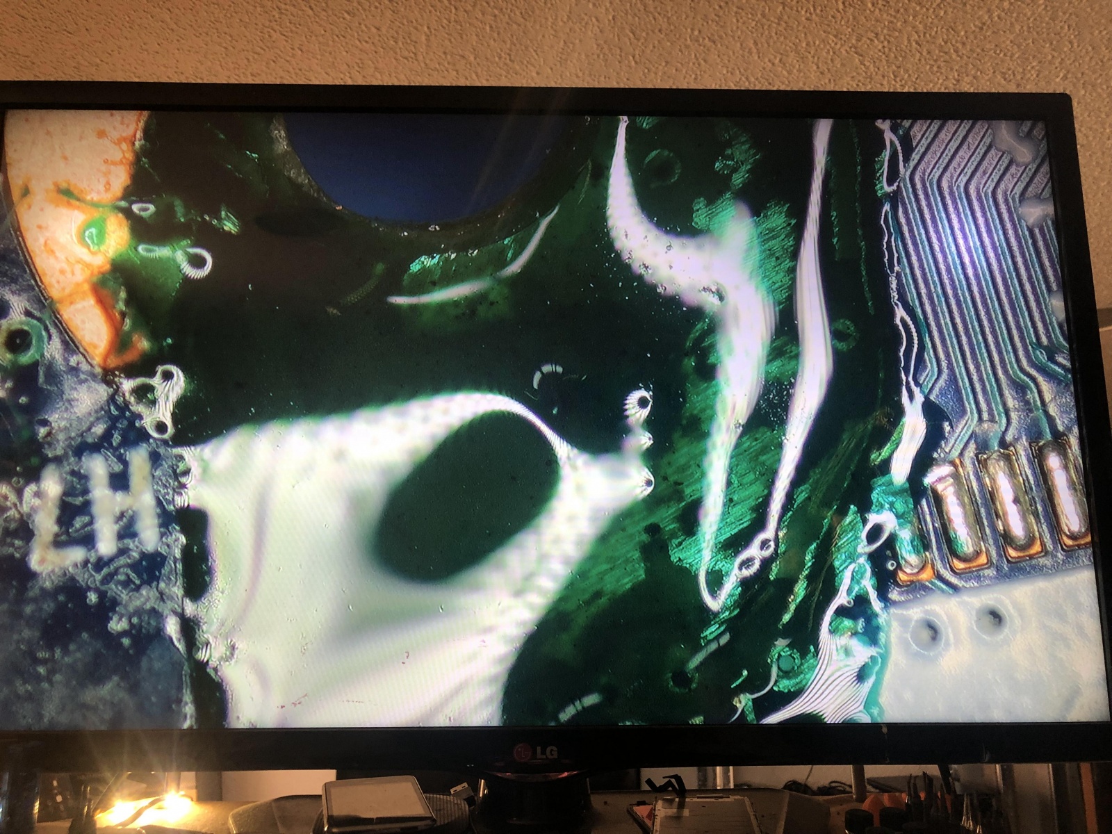 Ремонт игрового ноутбука с прогаром в плате без схемы: возвращаем к жизни «похороненный» сервисными центрами CLEVO P970 - 14 Ремонт игрового ноутбука с прогаром в плате без схемы: возвращаем к жизни «похороненный» сервисными центрами CLEVO P970 - 14