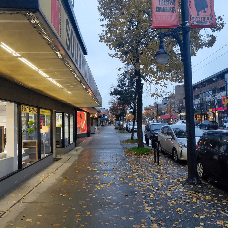 West Broadway в Ванкувере