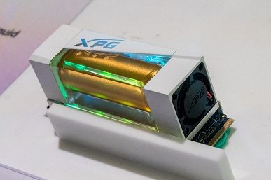 Adata показала живьём SSD с жидкостным охлаждением на Computex 2023. А ещё память для разгона, БП мощностью 1600 Вт и новые корпуса