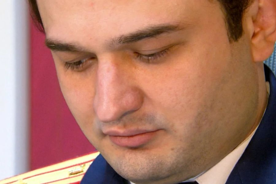 Марат Тамбиев (собственно, крипто-коп из истории выше). Возможно, в этот момент он думает «надо было всё-таки по-старинке – в коробках из-под Ксерокса на пенсию откладывать...» Марат Тамбиев (собственно, крипто-коп из истории выше). Возможно, в этот момент он думает «надо было всё-таки по-старинке – в коробках из-под Ксерокса на пенсию откладывать...»