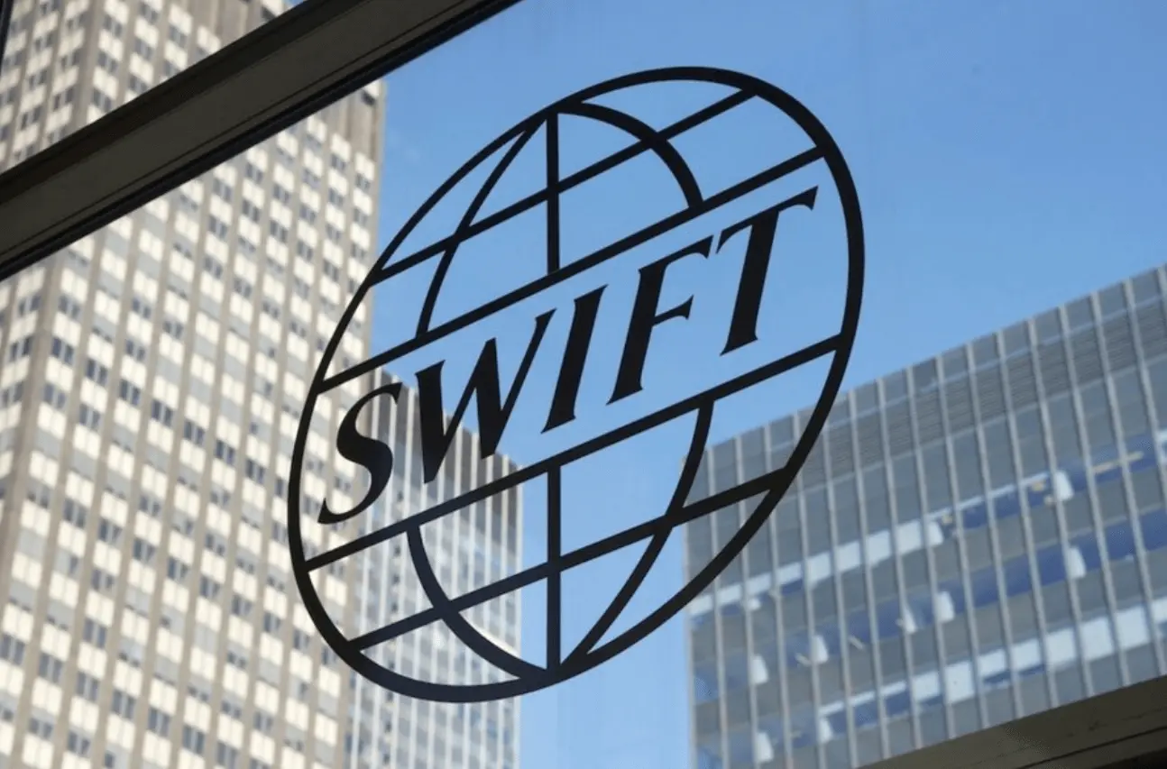 Именно поэтому чисто технически заместить SWIFT гораздо проще, чем Визу или Мастеркард - было бы желание да рисков поменьше.  