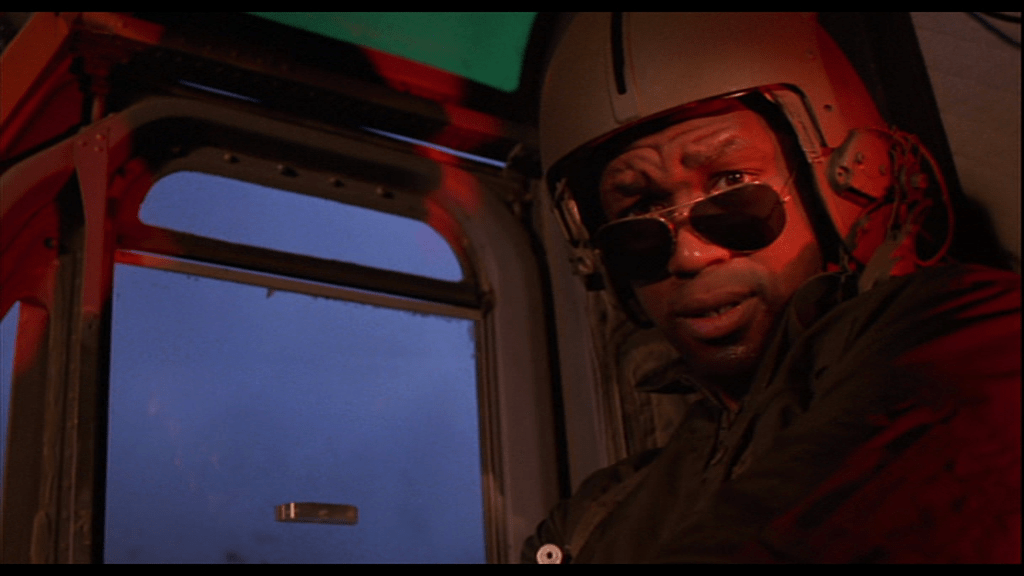 В финале фильма можно увидеть лицо Холла в небольшой роли пилота вертолёта