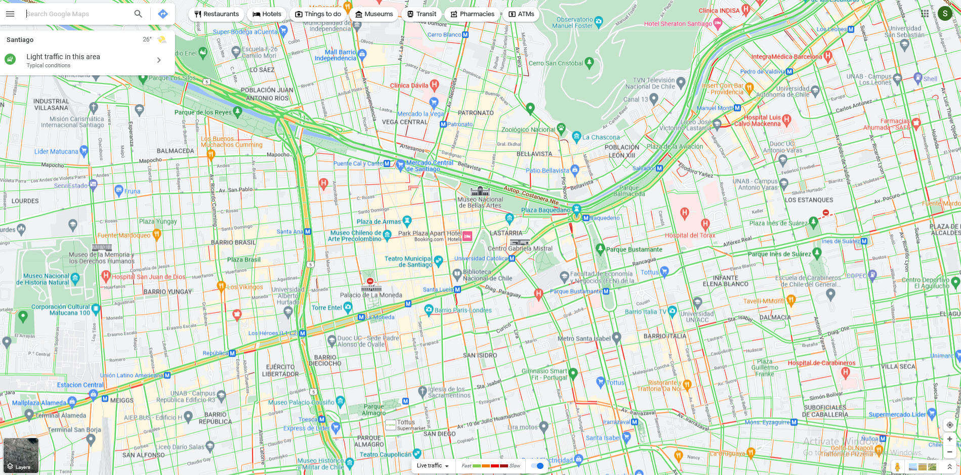 Центр города в 15:20 в будний день. Дороги совсем свободные.