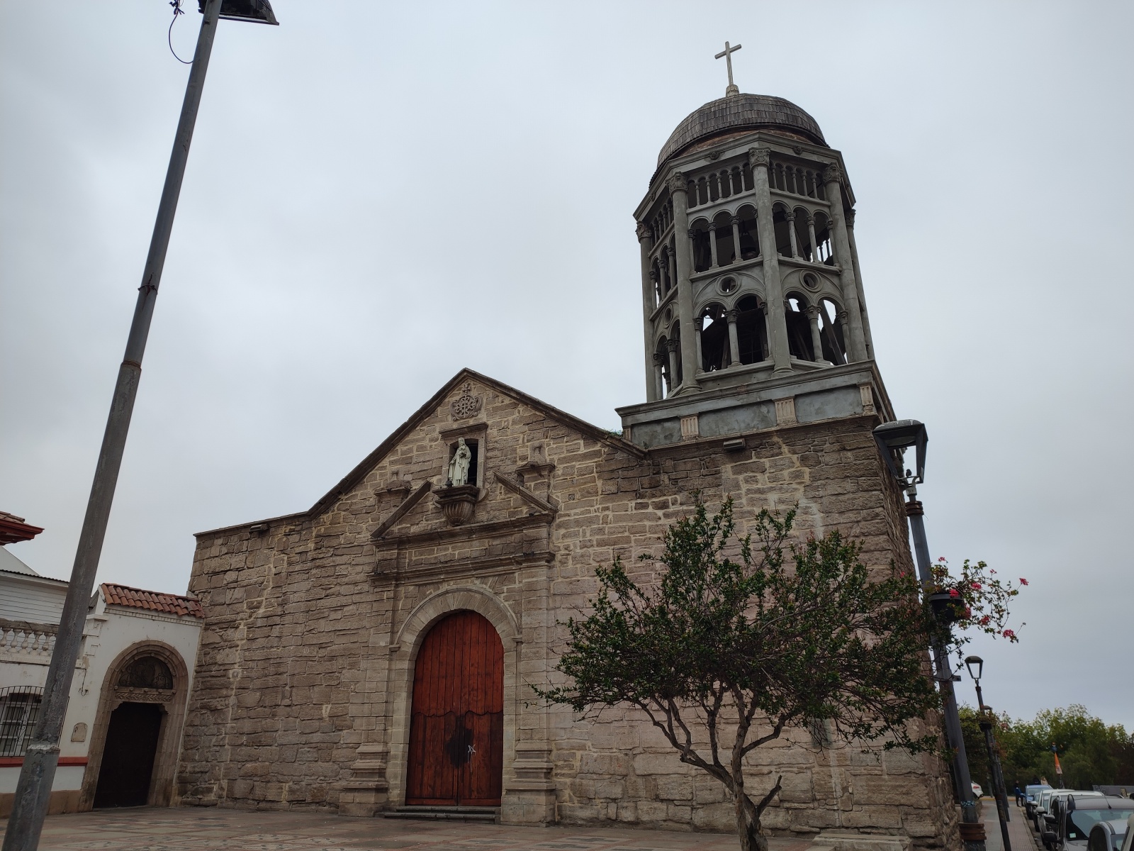 Церковь Санто-Доминго (Iglesia de Santo Domingo) 1675 года постройки