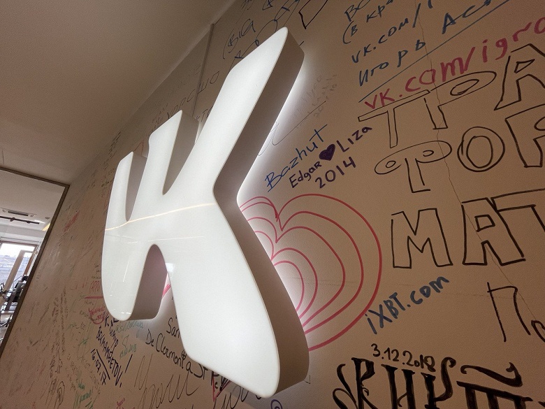 Смена власти во &laquo;ВКонтакте&raquo;: гендиректор Марина Краснова и технический директор соцсети Александр Тоболь покинули компанию