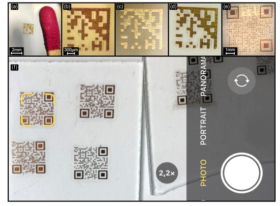 Цветные QR-коды, созданные на стекле с помощью непрямой лазерной маркировки. Фото из личного архива исследователя.