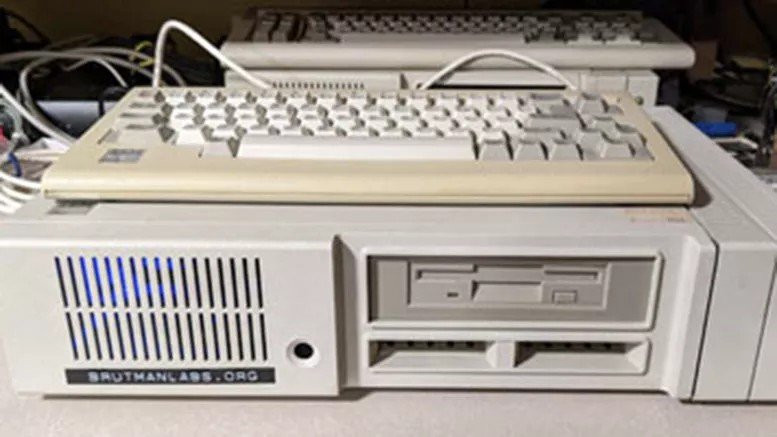 Веб-сервер на основе 40-летнего ПК с процессором с частотой 4,77 МГц. Сайт Brutman Labs опирается на очень старый компьютер
