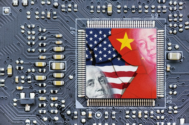 Китаю перекрыли поставки новейших чипов, а в ответ Пекин вложил миллиарды в заводы по производству устаревших микросхем, напугав США и Европу