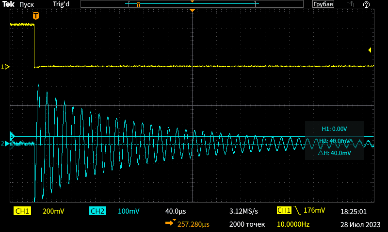 Верхний график - напряжение на стоке VT1, нижний график - напряжение на разъеме Х2