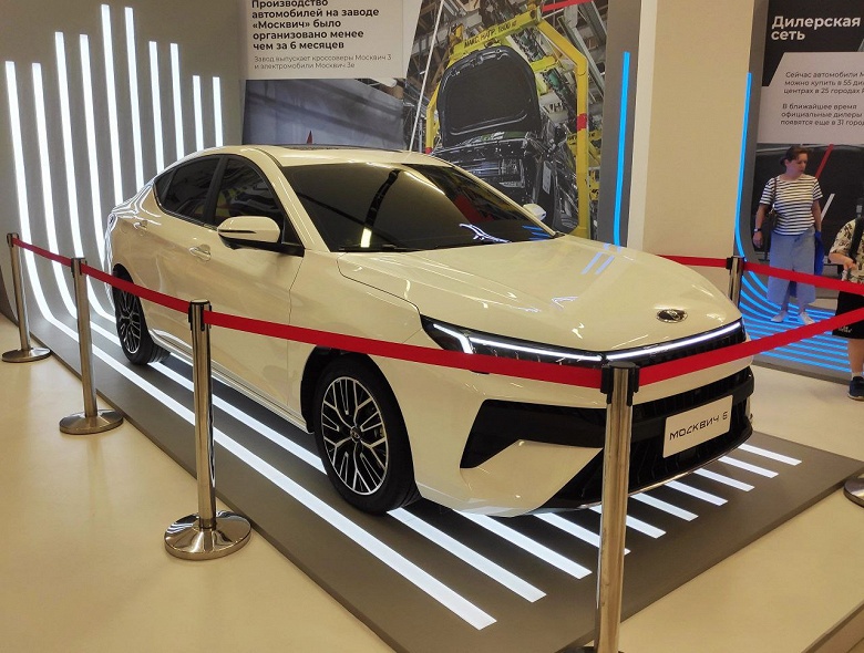 В Москве показали «Москвич 6», но в салон заглянуть не дали - 2 В Москве показали «Москвич 6», но в салон заглянуть не дали