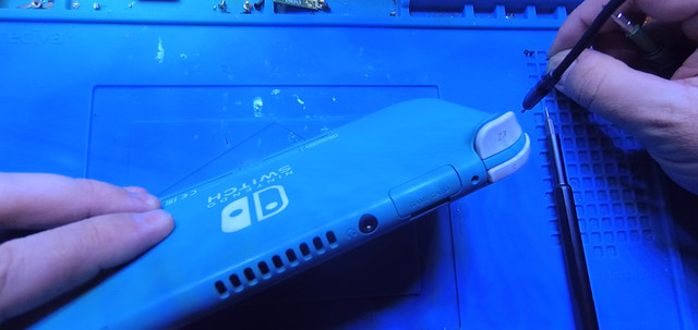 Nintendo Switch Lite не включается и не заряжается: чиним портативную консоль. Основные причины «окирпичивания» - 3 11