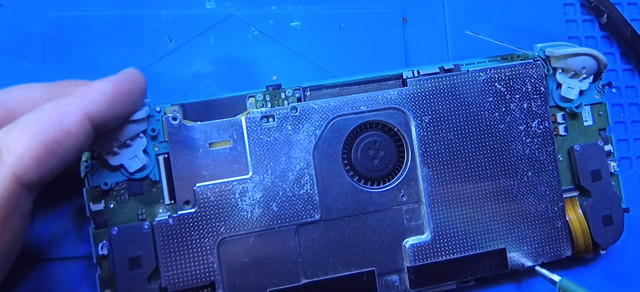 Nintendo Switch Lite не включается и не заряжается: чиним портативную консоль. Основные причины «окирпичивания» - 5 22