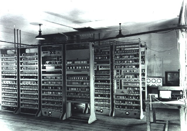 EDSAC выполнял до 15 000 операций в секунду, и мог оперировать 35-битными словами. В ходе эксперимента математики мужественно сражались с недостаточным количеством разрядов на этой ЭВМ. Особенно важны были первоначальные расчеты первых 1500 нулей дзета-функции ρ. Как утверждает Хазелгроув, удалость достичь точности вплоть до 8 знака после запятой