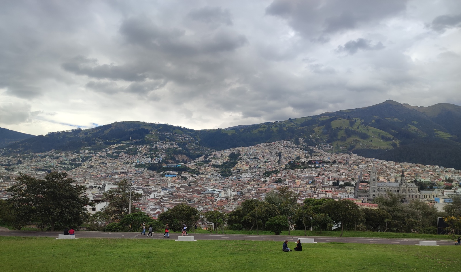 Кито, столица Эквадора. 2 850 метров.
