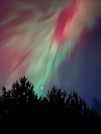 Что вообще происходит? Северное сияние наблюдали на юге России, в Турции и других странах - 3 Что вообще происходит? Северное сияние наблюдали на юге России, в Турции и других странах