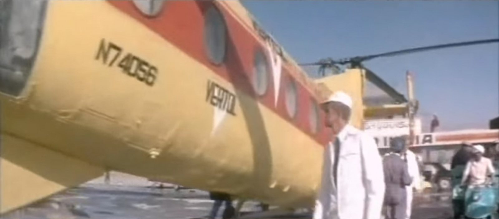 «Монинский» Vertol-44Cснялся в фильме «Если хочешь быть счастливым» («Мосфильм», 1974) в роли экспоната авиавыставки в Индии. Потом он ещё несколько лет стоял в музее, окрашенный в странную жёлто-красную ливрею с британскими флагами на килях   