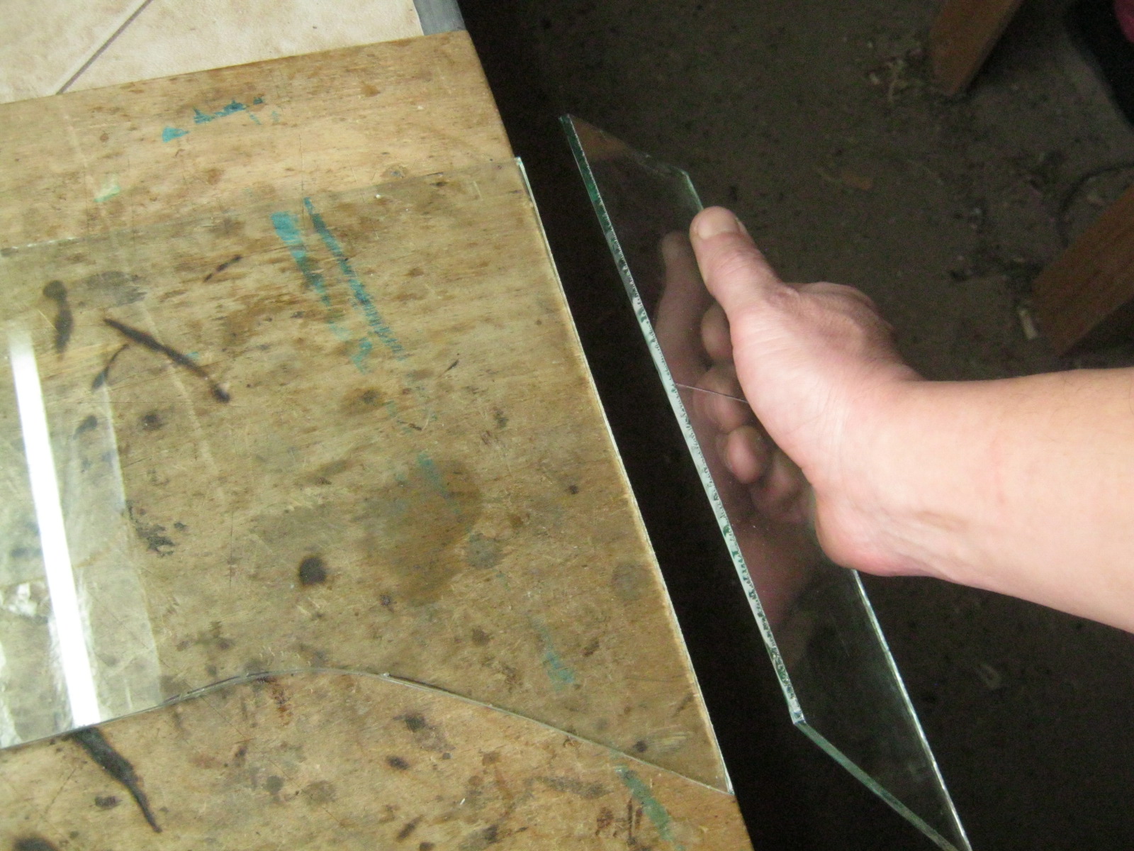 Работа с листовым стеклом в домашней мастерской. Сложная ручная резка, обработка краёв - 4