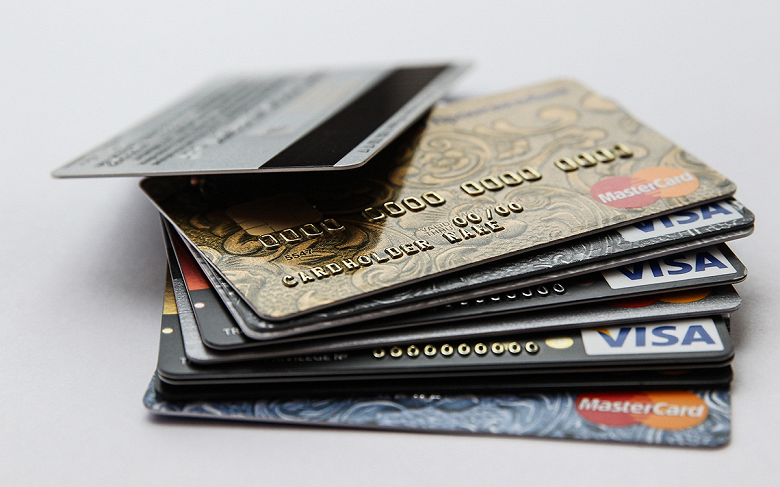 Карты Visa и MasterCard могут выйти из оборота в России в 2025 году, так считает гендиректор Национальной системы платёжных карт