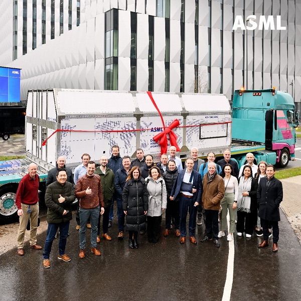 250 ящиков, включая 13 больших контейнеров. ASML начала поставки новейших 2-нм систем литографии компании Intel