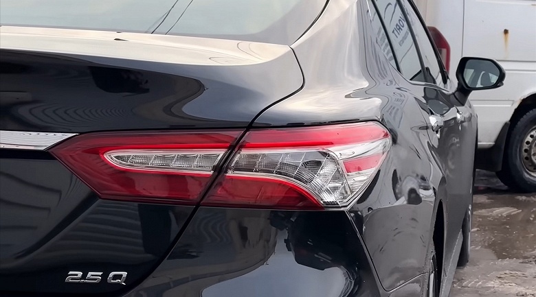 Клиренс меньше, а экран &ndash; больше. &laquo;Клубный сервис&raquo; рассказал, чем отличается китайская Toyota Camry от российской