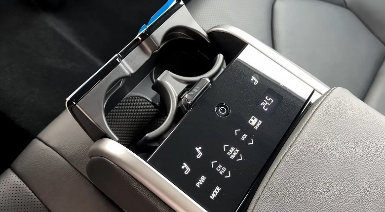 Клиренс меньше, а экран &ndash; больше. &laquo;Клубный сервис&raquo; рассказал, чем отличается китайская Toyota Camry от российской