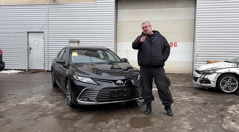 Клиренс меньше, а экран &ndash; больше. &laquo;Клубный сервис&raquo; рассказал, чем отличается китайская Toyota Camry от российской