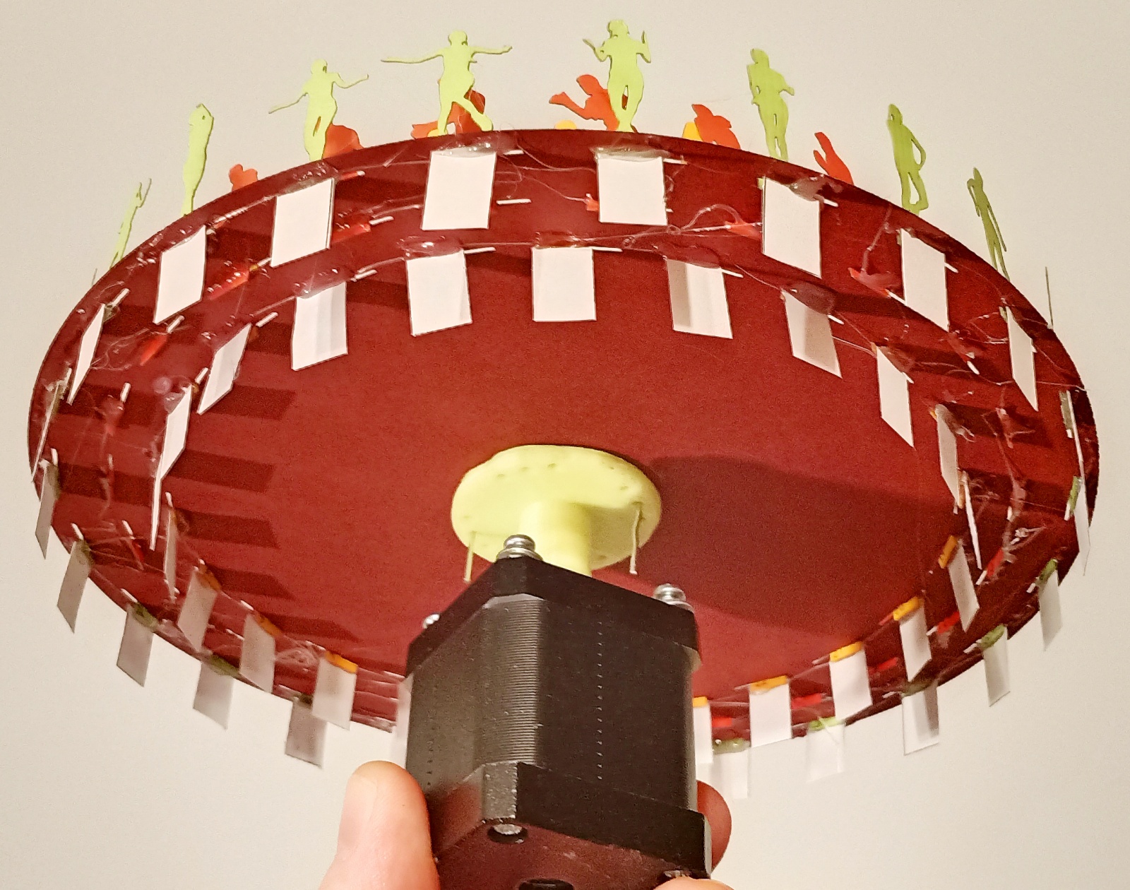 Новогодний DIY «Я танцую прямо на столе». Делаем свою настольную дискотеку — зоотроп - 31 Новогодний DIY «Я танцую прямо на столе». Делаем свою настольную дискотеку — зоотроп - 31