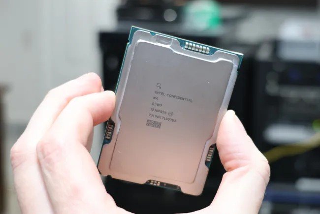 Как сделать процессор Intel вдвое быстрее без повышения энергопотребления? Тесты показали преимущество AVX-512 у процессоров Xeon Emerald Rapids