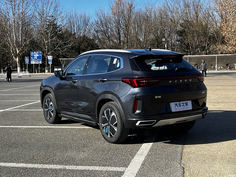 У Exeed LX &ndash; самого популярного кроссовера марки в России &ndash; появилась новая экономичная версия: 326 л.с., полный привод и более 1000 км на баке бензина